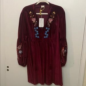 Aofur NWT Embroidered Velvet Mini Dress with Floral Accents size XL